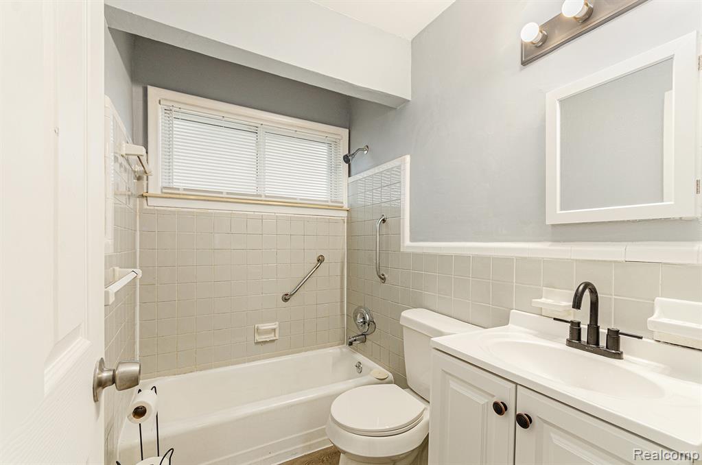 24309 Tuscany Avenue Property Photo 21