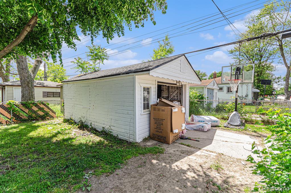 24309 Tuscany Avenue Property Photo 26