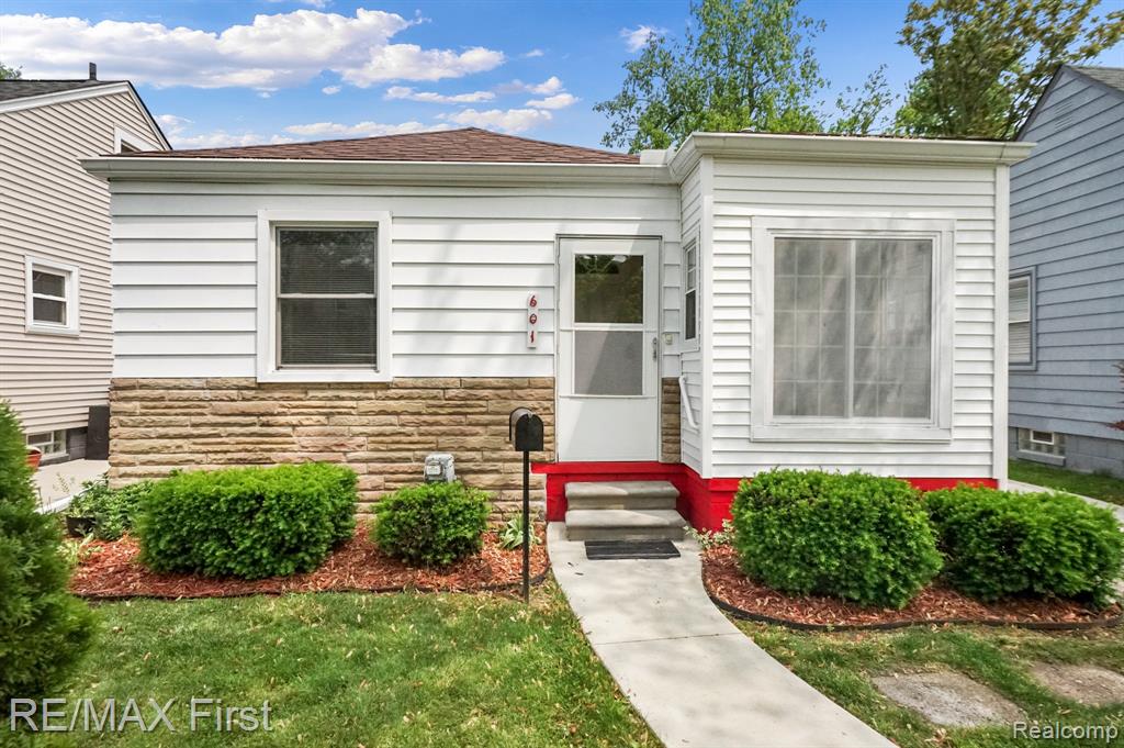 601 E Webster Street Property Photo 1
