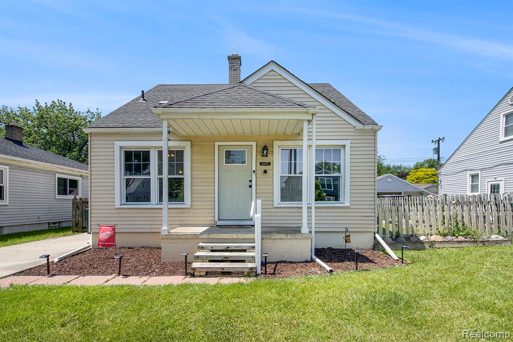 2035 Tyler Avenue Property Photo 1