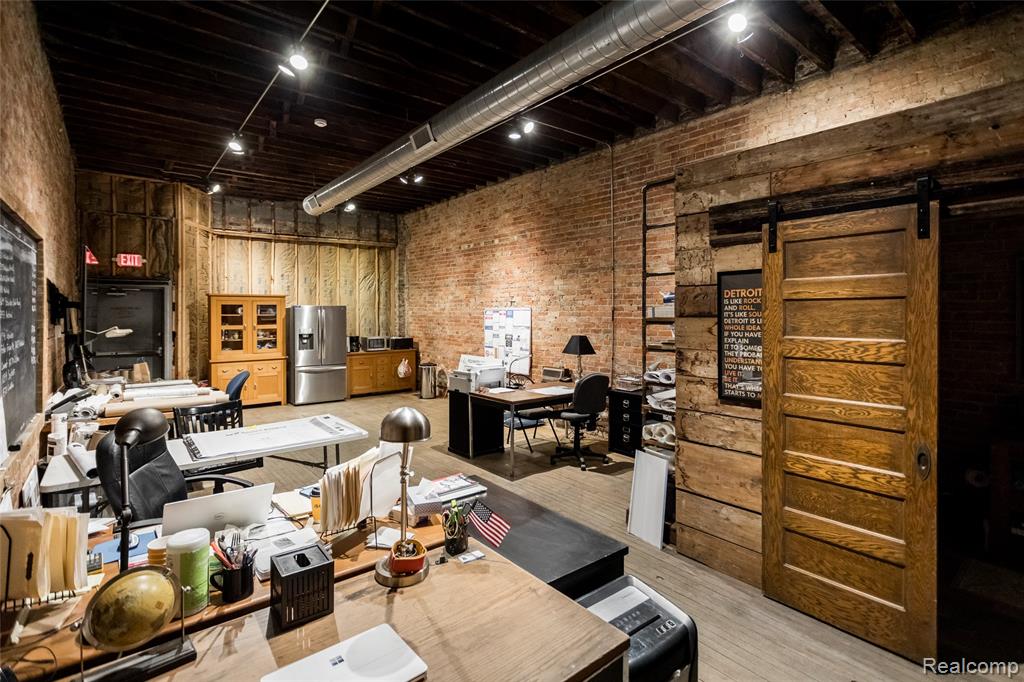2647 Michigan Avenue Property Photo 6