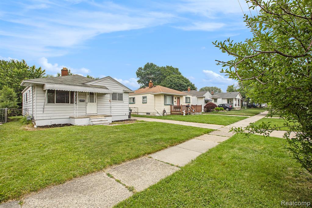 7612 Clippert Street Property Photo 4