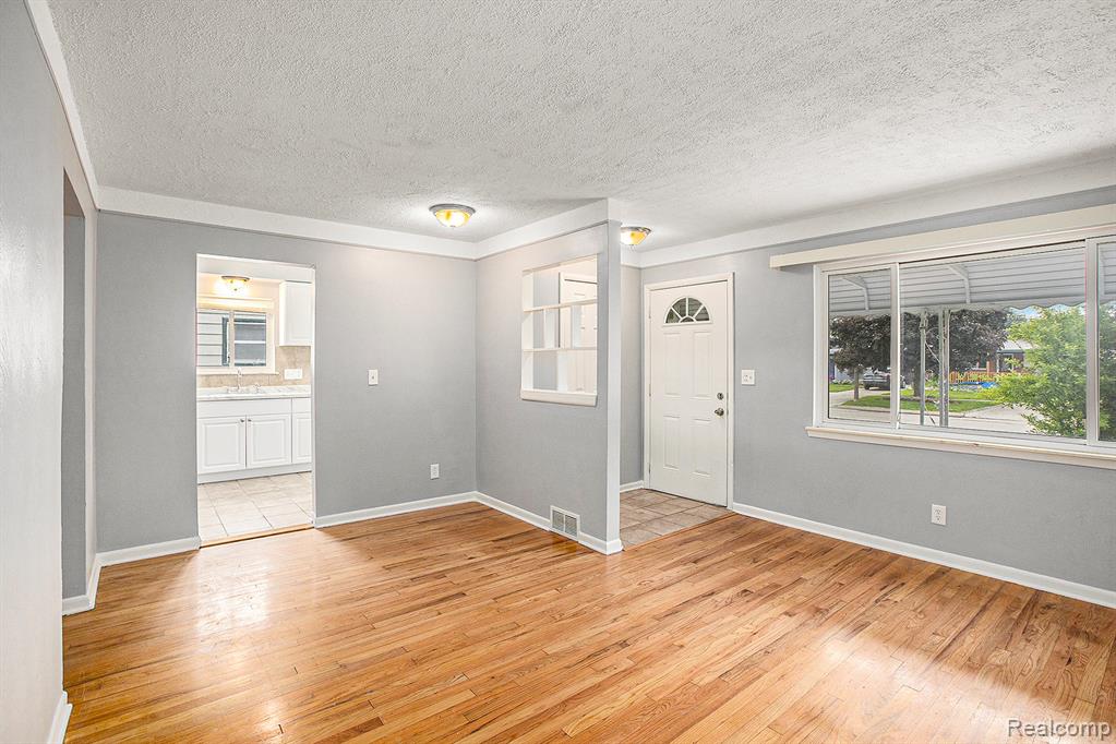 7612 Clippert Street Property Photo 6