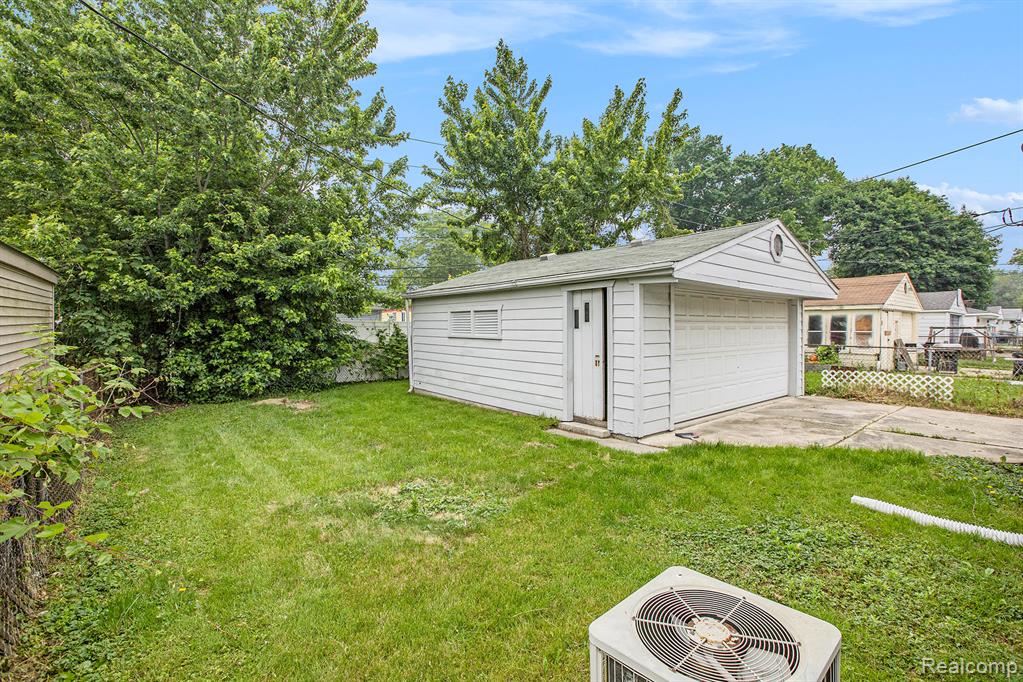 7612 Clippert Street Property Photo 23