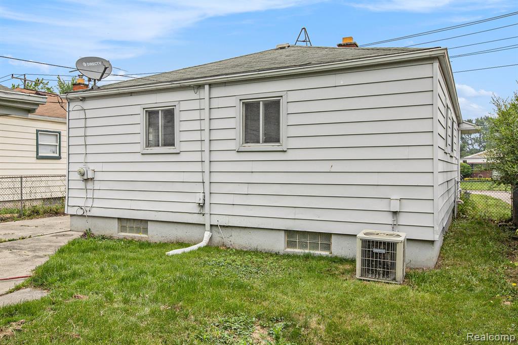 7612 Clippert Street Property Photo 24