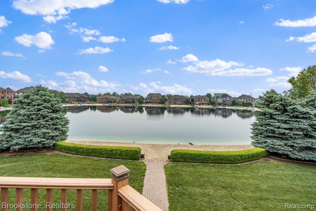 26569 Autumn Lake Drive Property Photo 7
