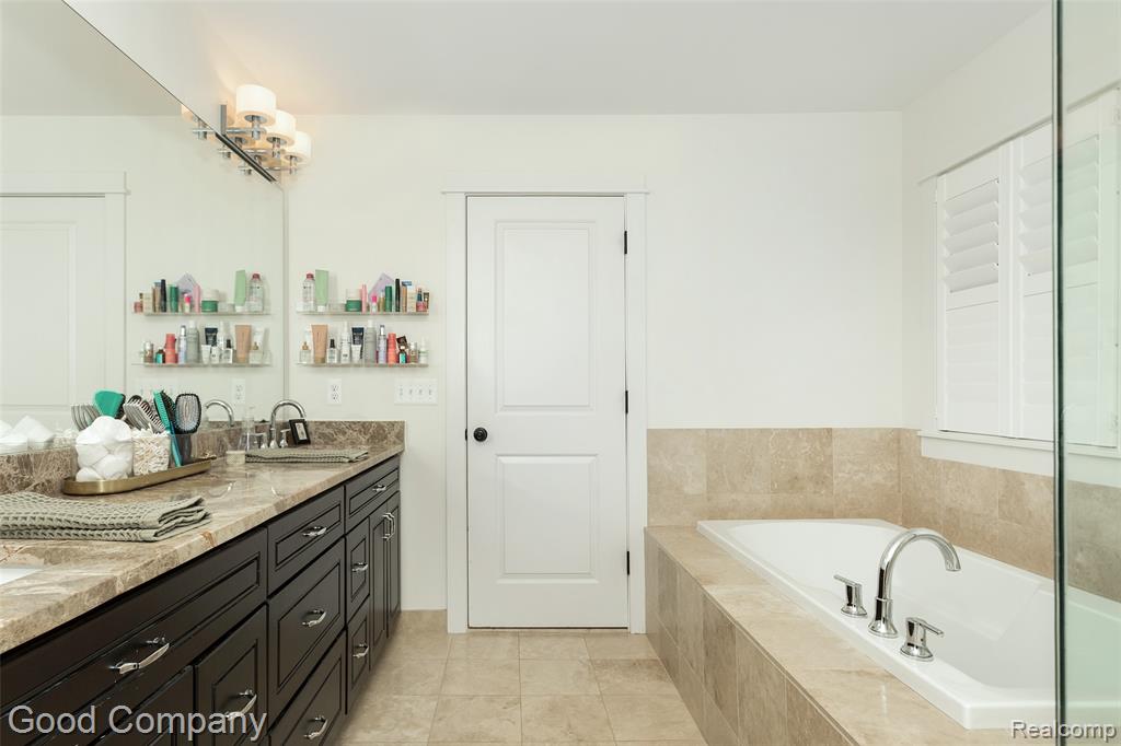 1017 N Maple Avenue Property Photo 28