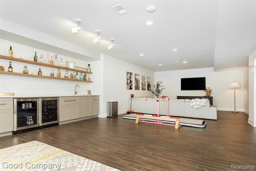 1017 N Maple Avenue Property Photo 43