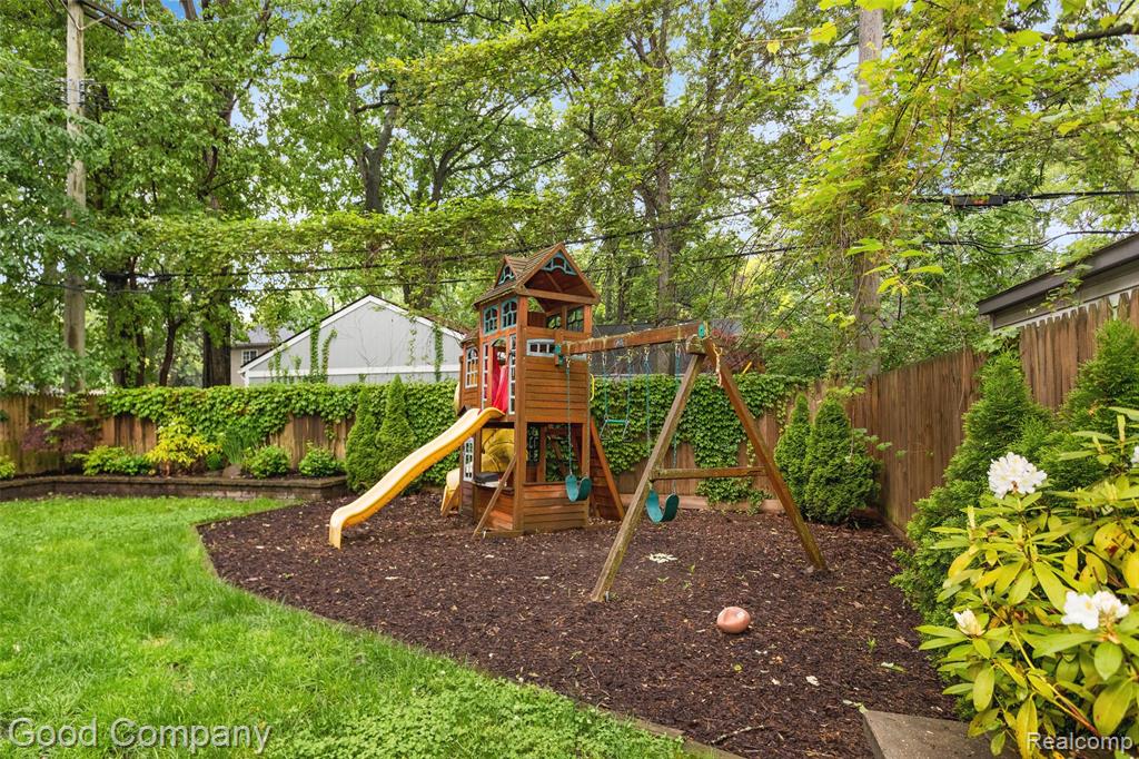 1017 N Maple Avenue Property Photo 55
