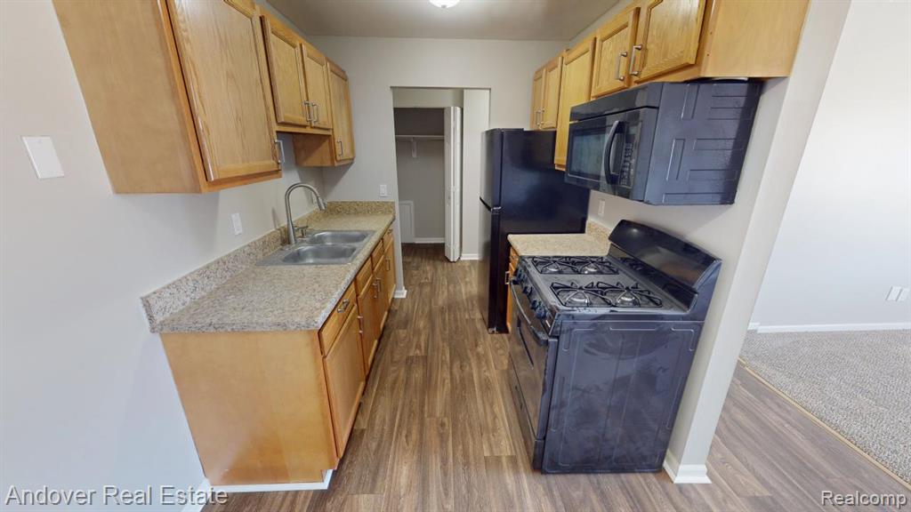 500 E Monroe Street Property Photo 2