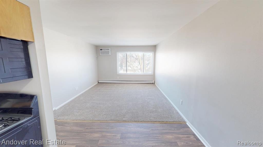 500 E Monroe Street Property Photo 4