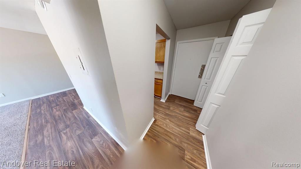 500 E Monroe Street Property Photo 11