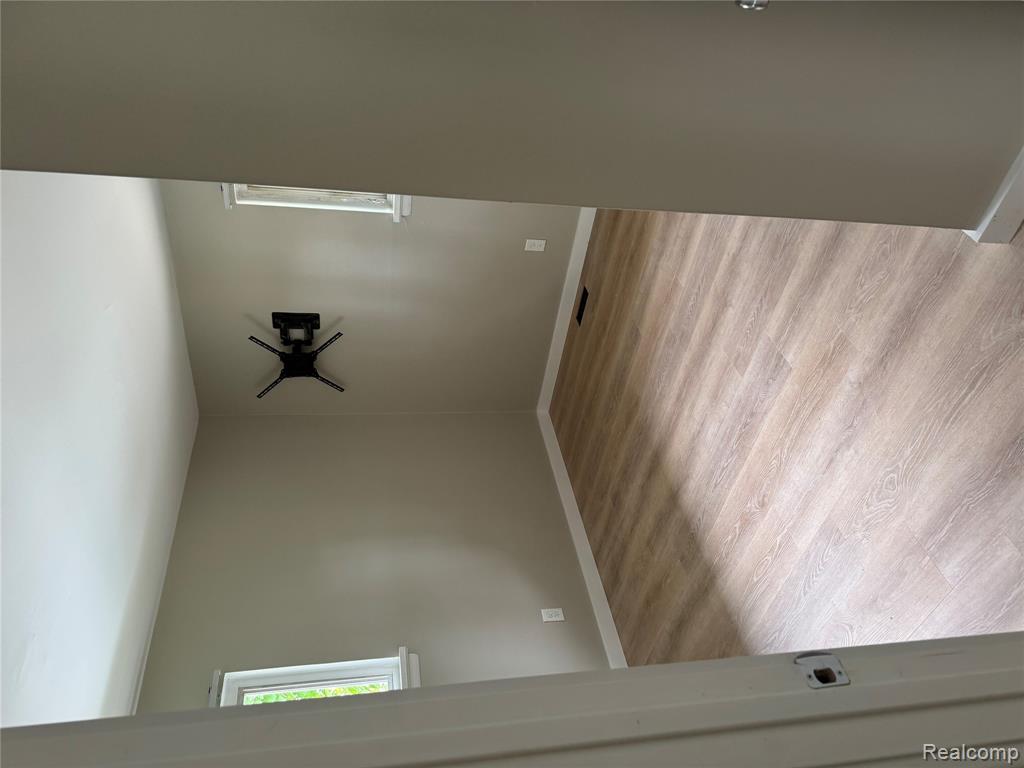 4227 Crooks Road Property Photo 6