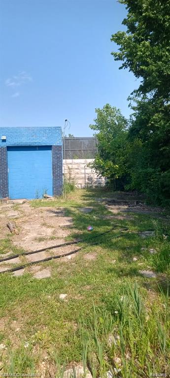 9400 Roselawn Street Property Photo 6