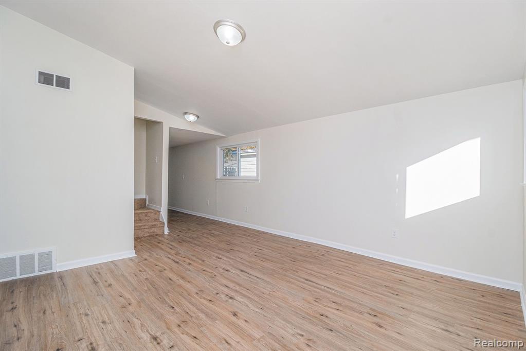 408 W Jarvis Avenue Property Photo 3