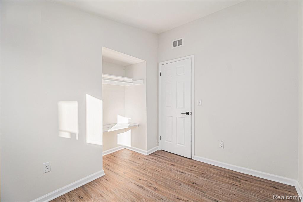 408 W Jarvis Avenue Property Photo 15