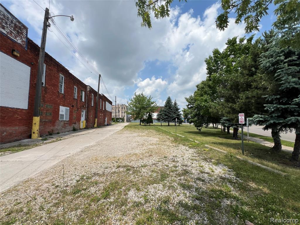 2455 Grand River Avenue Property Photo 9
