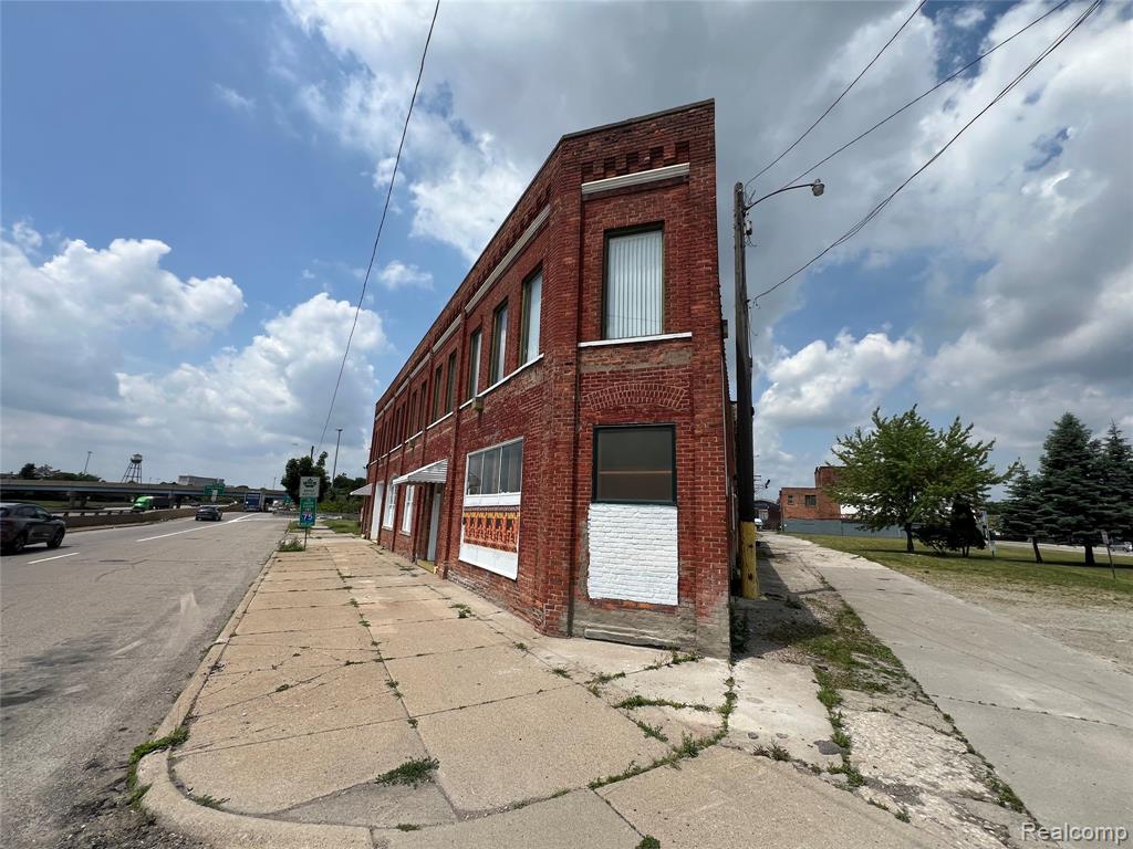2455 Grand River Avenue Property Photo 10