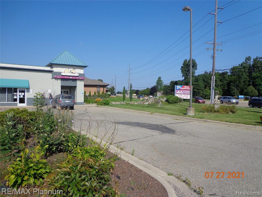 6920 W. Grand River Property Photo 4