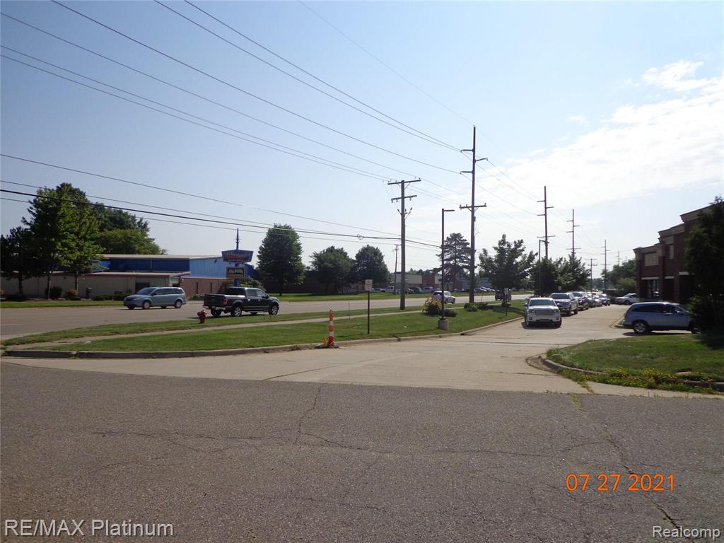 6920 W. Grand River Property Photo 5