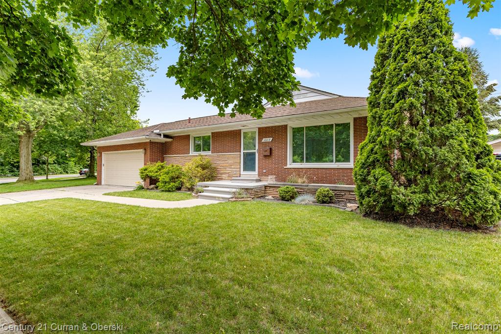 10018 Manor Avenue Property Photo 1