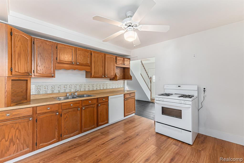 21048 Audrey Avenue Property Photo 11