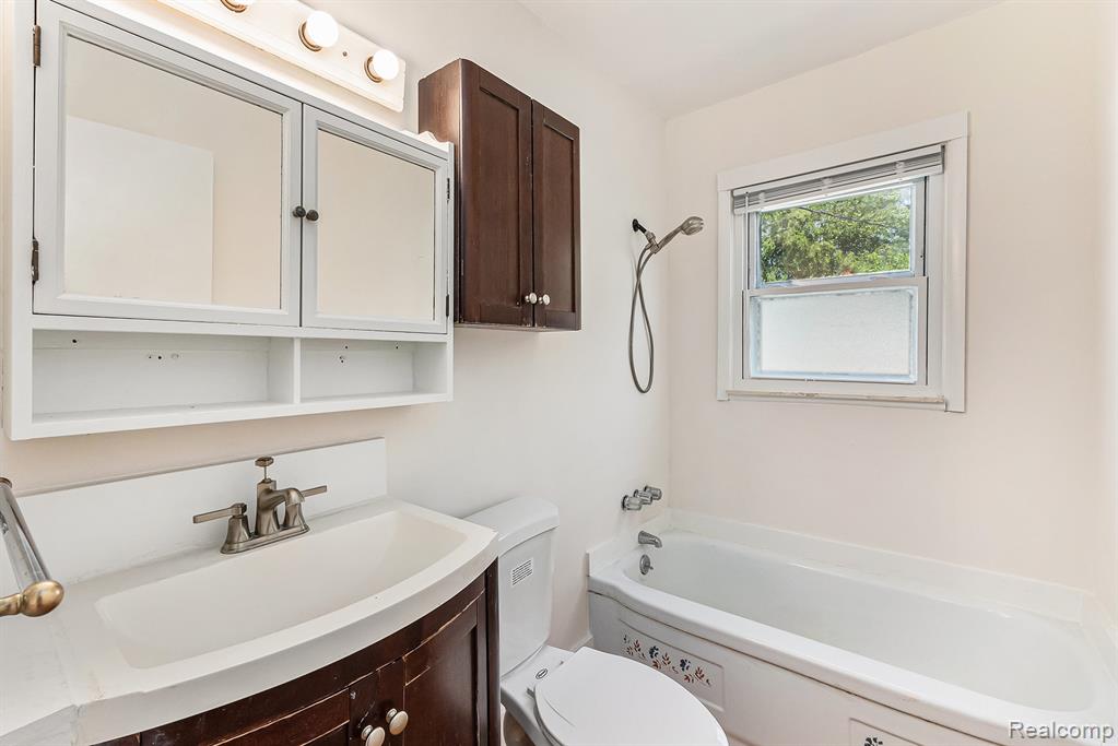 21048 Audrey Avenue Property Photo 17