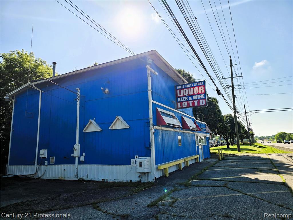 8774 Dixie Highway Property Photo 1