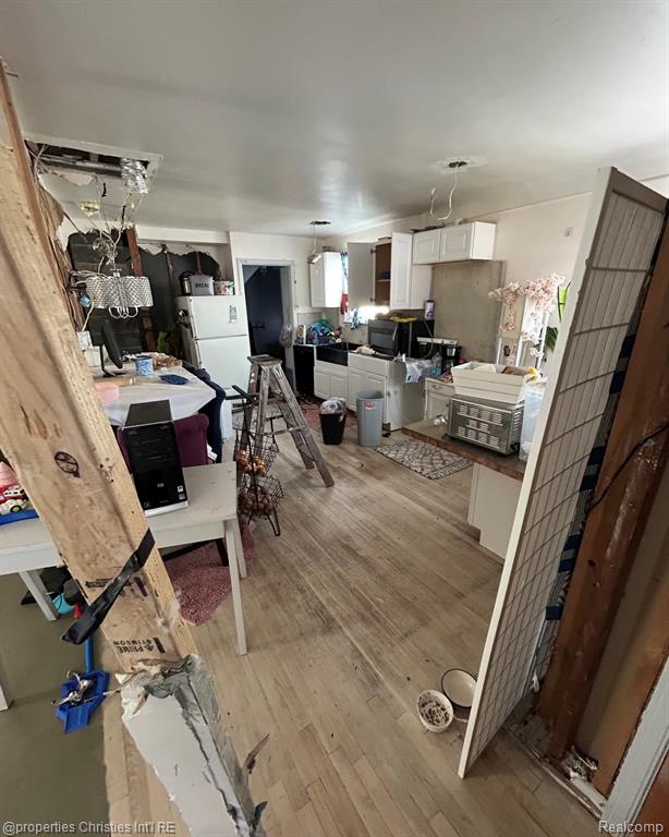 14633 College Avenue Property Photo 2