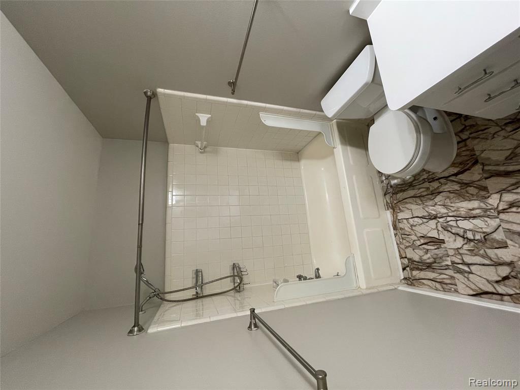 38290 Fairway Court Property Photo 9
