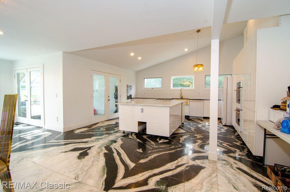 3865 Stonecrest Road Property Photo 3