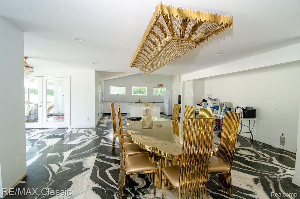 3865 Stonecrest Road Property Photo 4