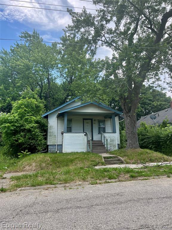 802 E Russell Avenue