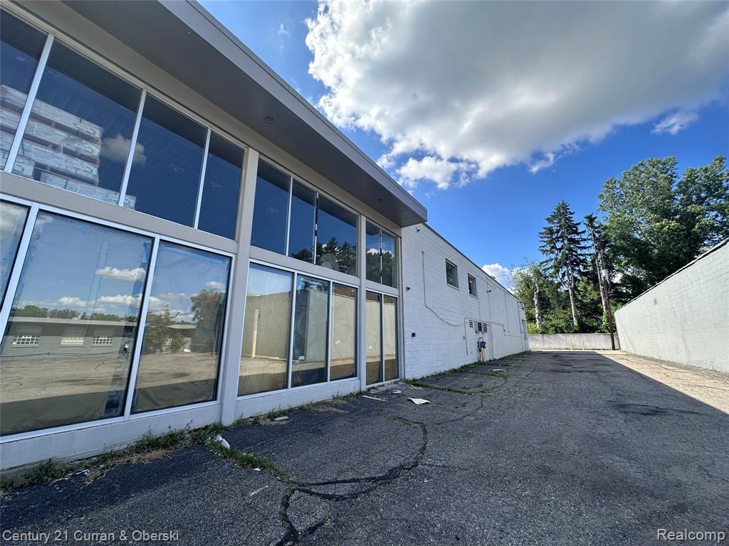 23140 W 8 Mile Road Property Photo 3