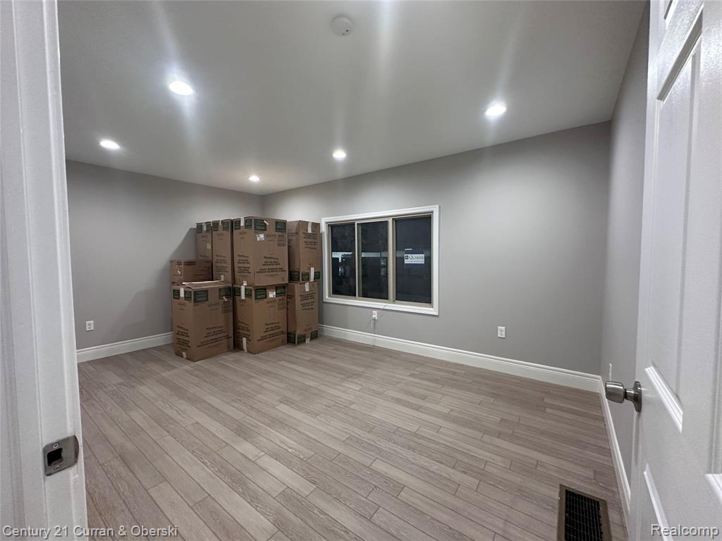 23140 W 8 Mile Road Property Photo 11