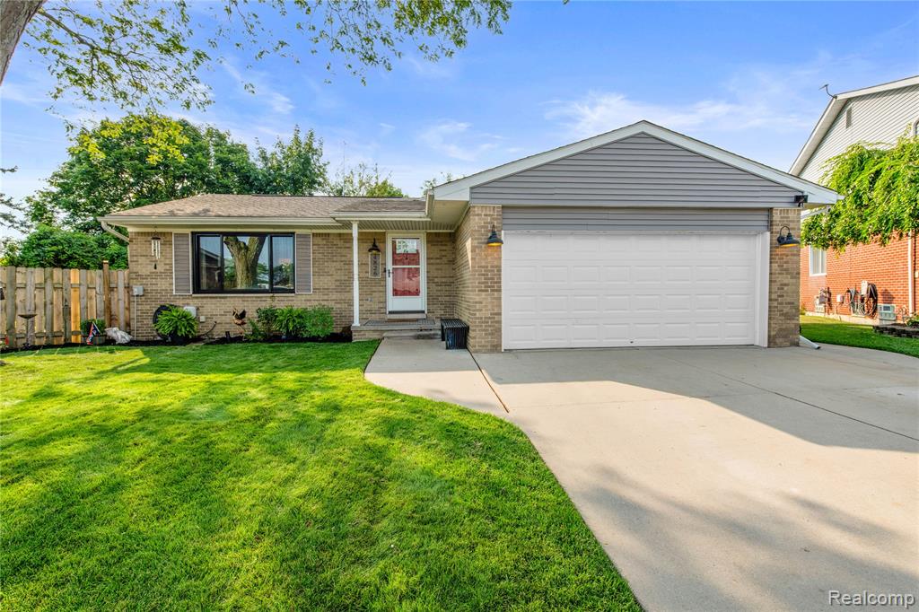 4826 Evans Court Property Photo 1