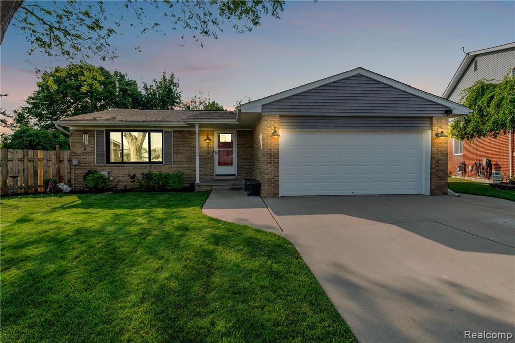 4826 Evans Court Property Photo 2