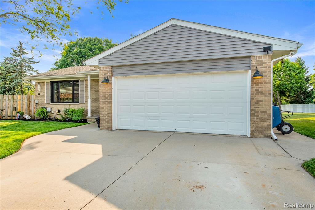 4826 Evans Court Property Photo 4