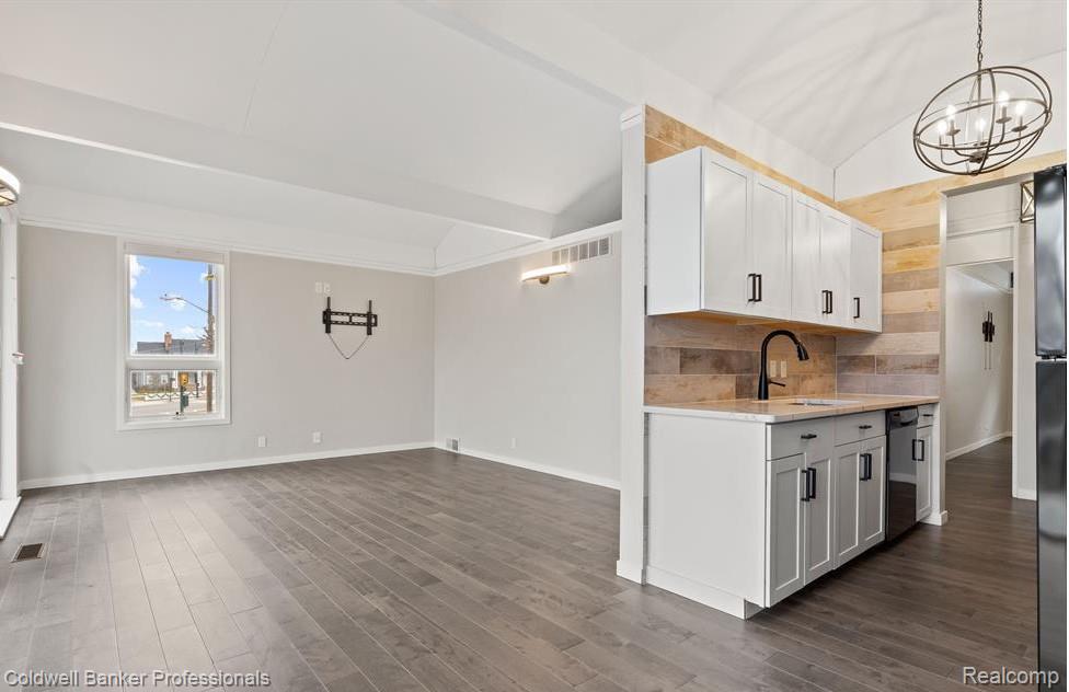 201 Southfield Road Property Photo 3
