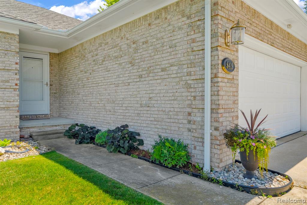 8419 Forest Glen Drive Property Photo 6