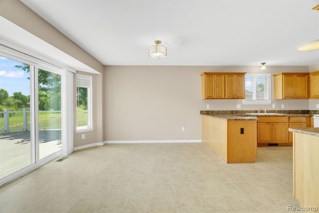 8419 Forest Glen Drive Property Photo 15