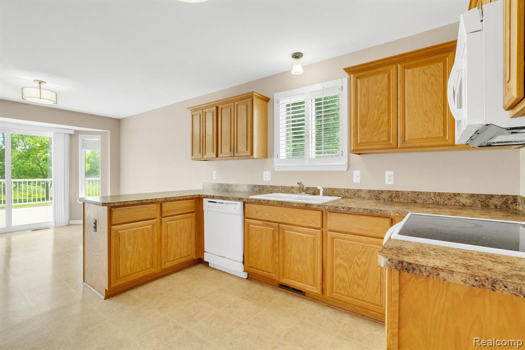 8419 Forest Glen Drive Property Photo 21