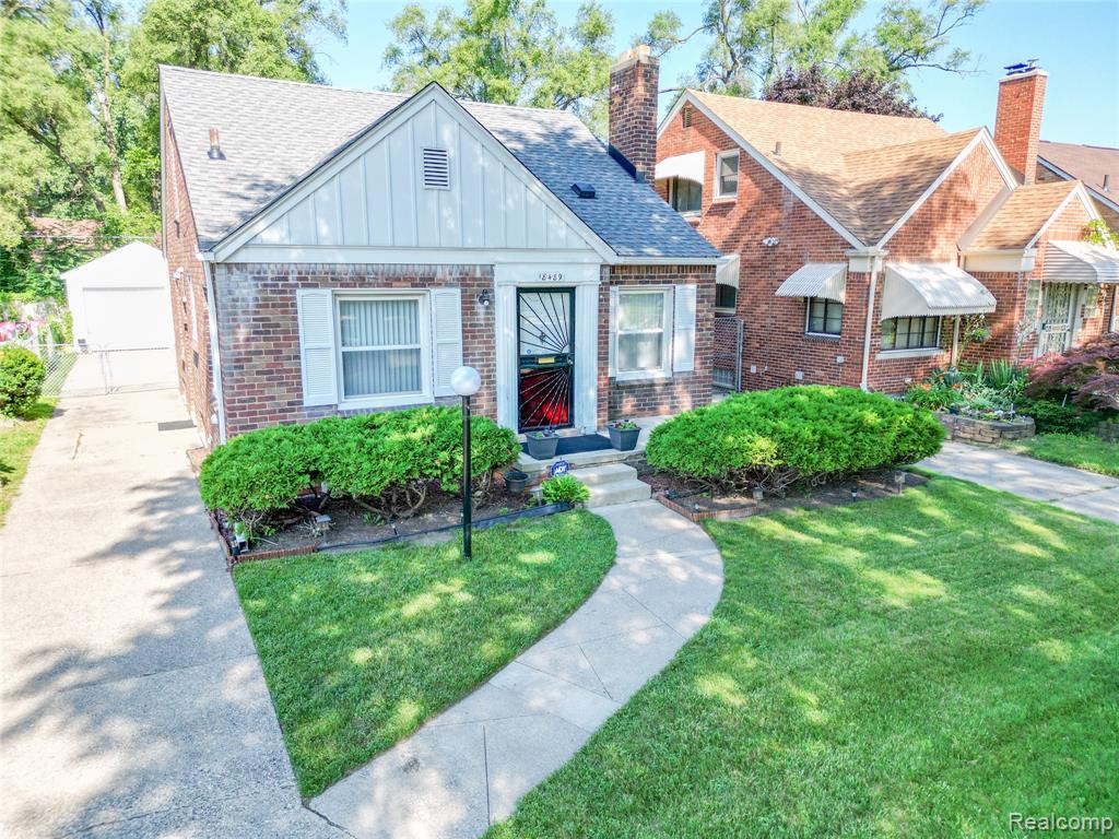 18489 Whitcomb Street Property Photo 2