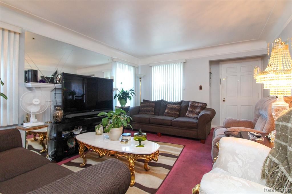 18489 Whitcomb Street Property Photo 7