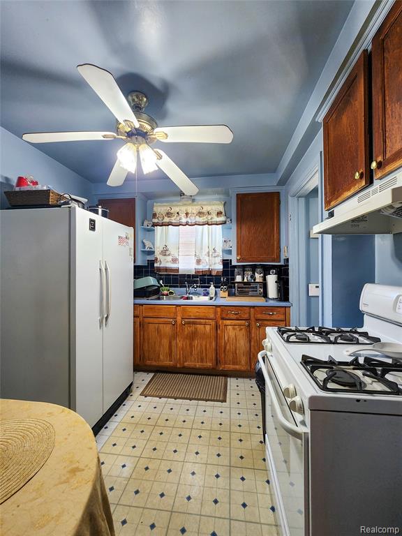18489 Whitcomb Street Property Photo 11