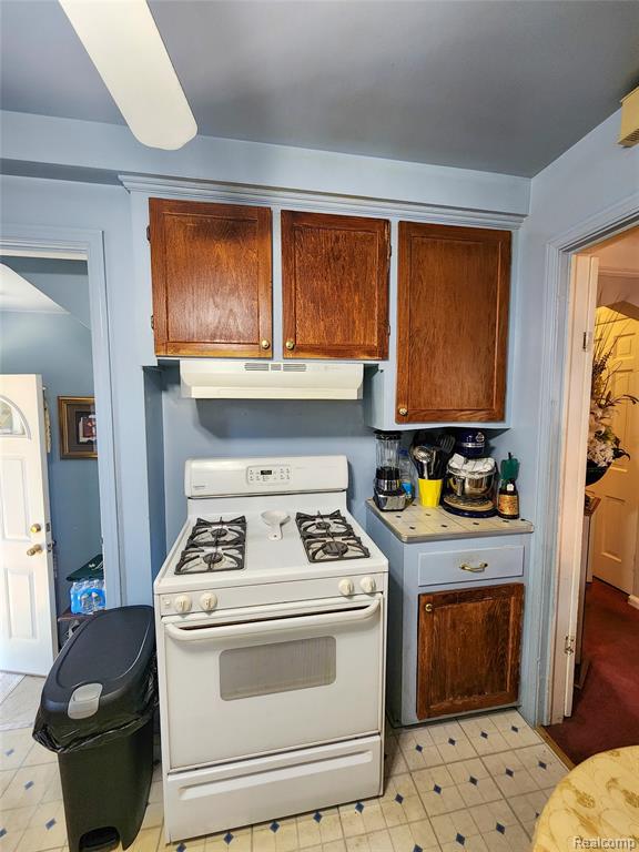 18489 Whitcomb Street Property Photo 13