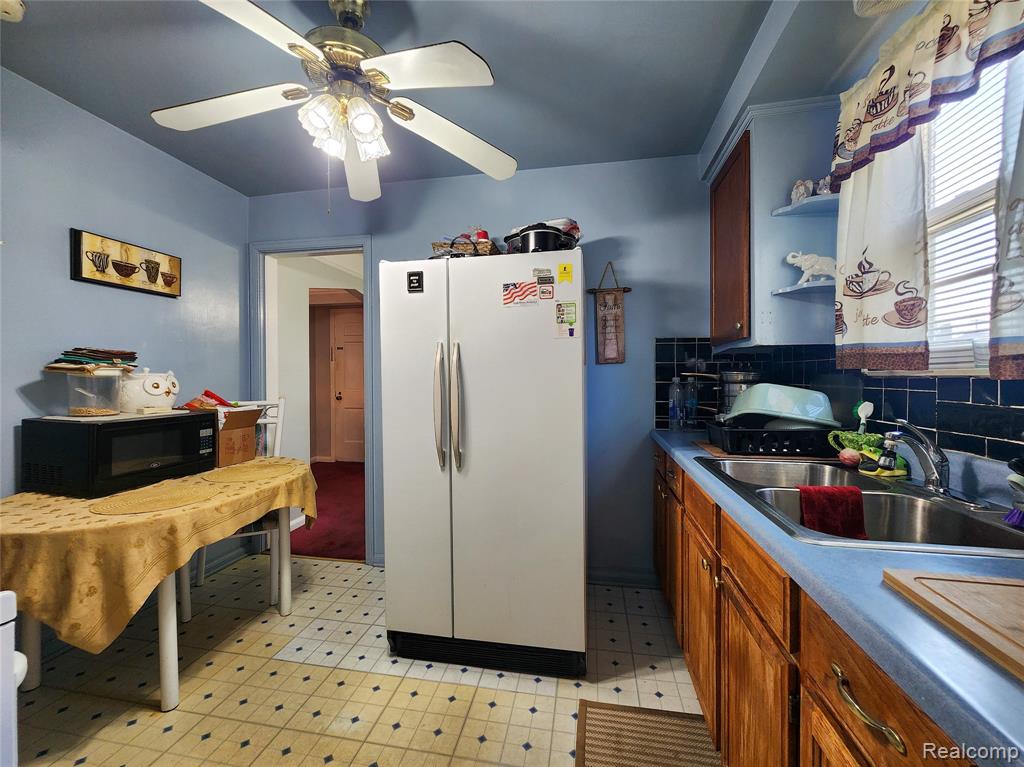 18489 Whitcomb Street Property Photo 14