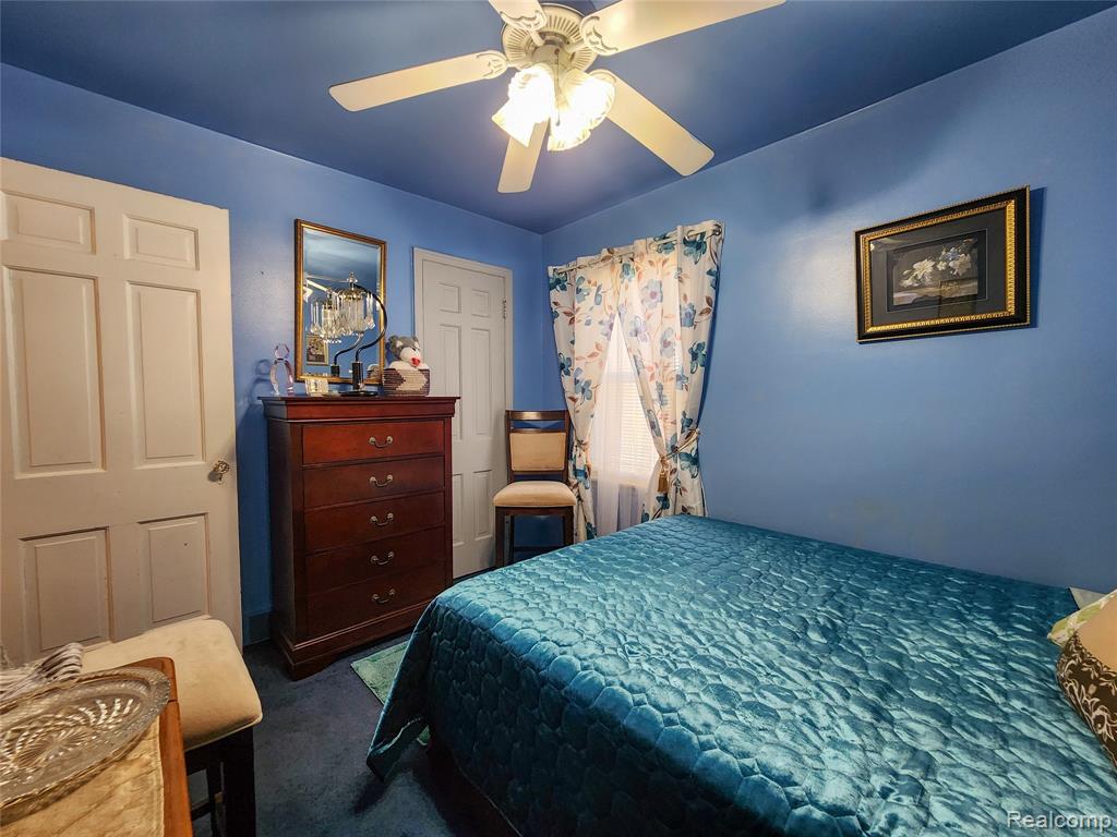 18489 Whitcomb Street Property Photo 19