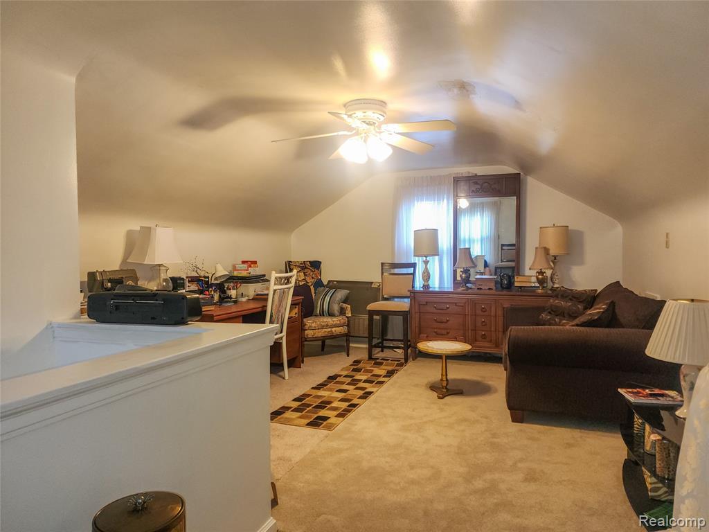 18489 Whitcomb Street Property Photo 22