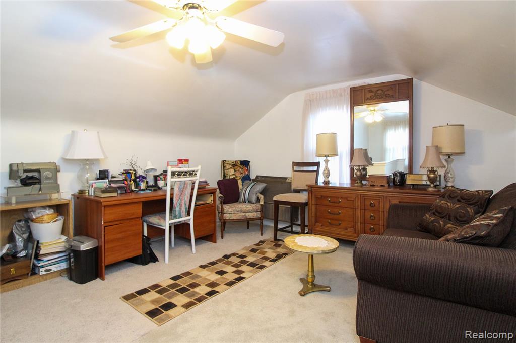 18489 Whitcomb Street Property Photo 23